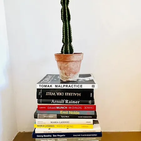 Private With Balcony Kwatera prywatna *