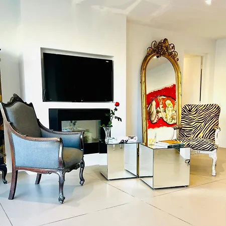 Private With Balcony Kwatera prywatna Saint-Tropez