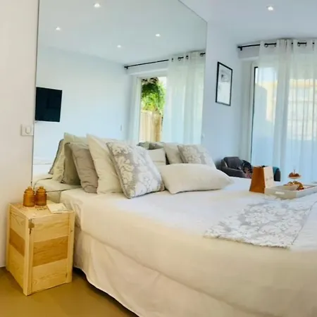 Private With Balcony Kwatera prywatna Saint-Tropez