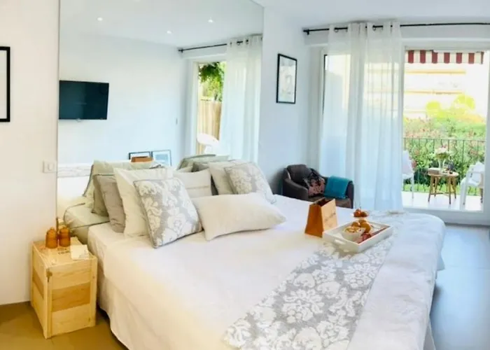 Quarto em Acomodações Particulares Private With Balcony *