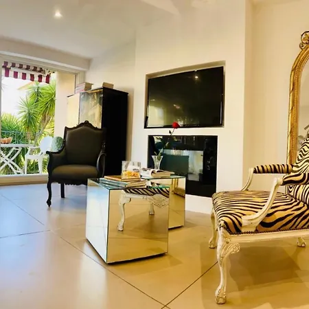 Privatunterkunft Private With Balcony *