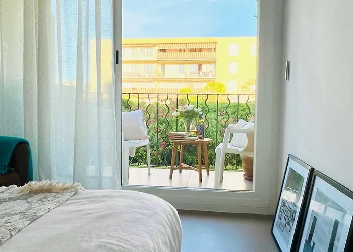Private With Balcony Homestay Saint-Tropez